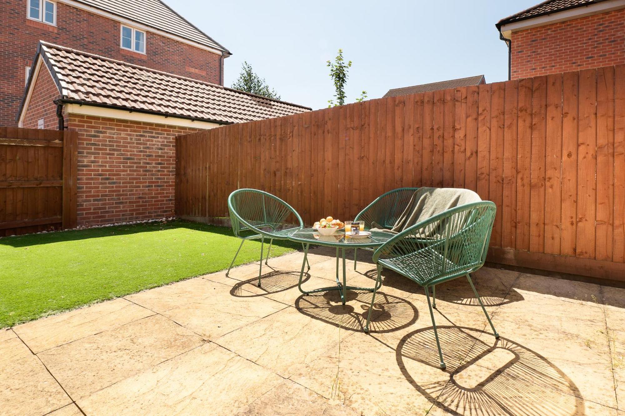 Spacious 4 Bedroom, Perfect For Contractors, Families, Private Parking Royal Wootton Bassett Zewnętrze zdjęcie