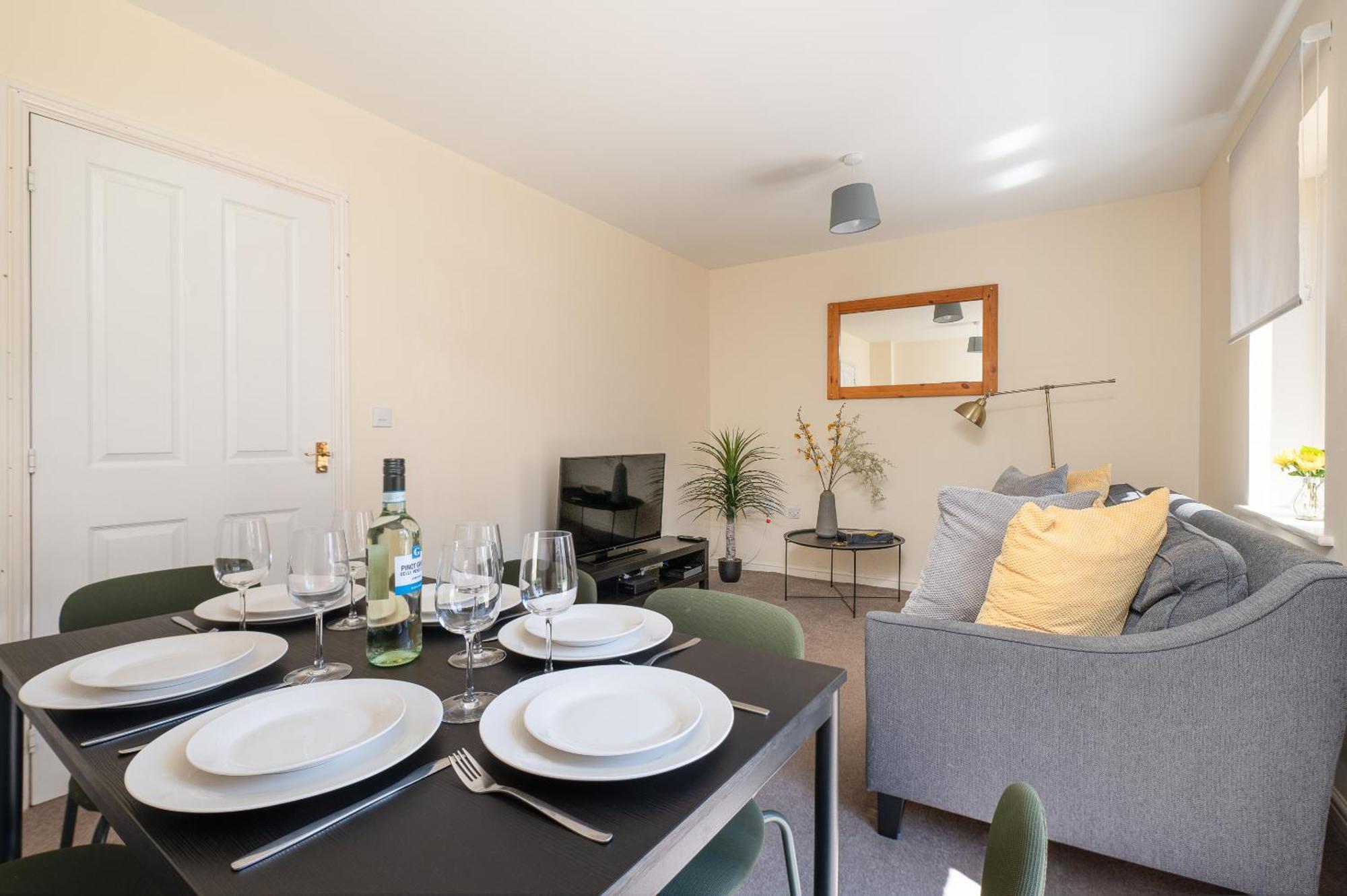 Spacious 4 Bedroom, Perfect For Contractors, Families, Private Parking Royal Wootton Bassett Zewnętrze zdjęcie